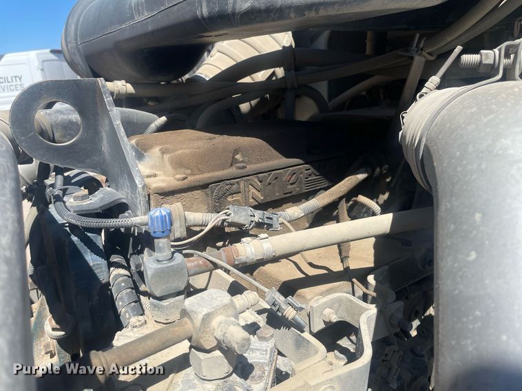 image for item MY9242 2001 International 9100i  flatbed truck