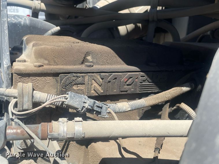 image for item MY9242 2001 International 9100i  flatbed truck