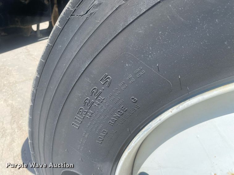 image for item MY9242 2001 International 9100i  flatbed truck