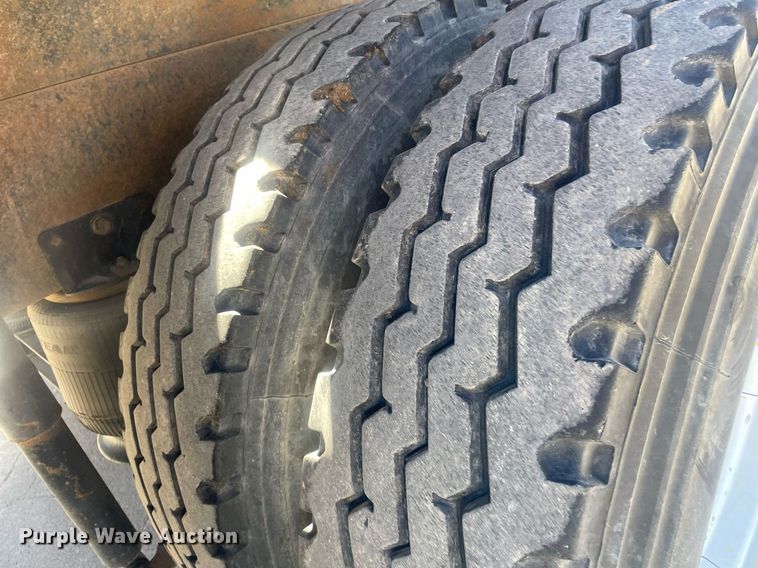 image for item MY9242 2001 International 9100i  flatbed truck