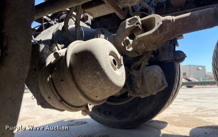 image for item MY9243 2004 Peterbilt 357  semi truck