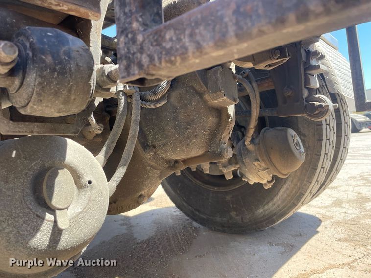 image for item MY9243 2004 Peterbilt 357  semi truck