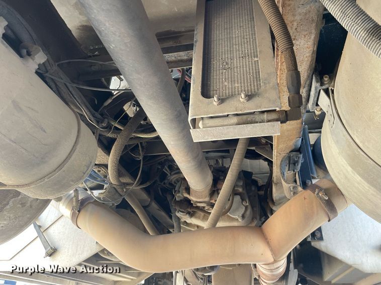 image for item MY9243 2004 Peterbilt 357  semi truck