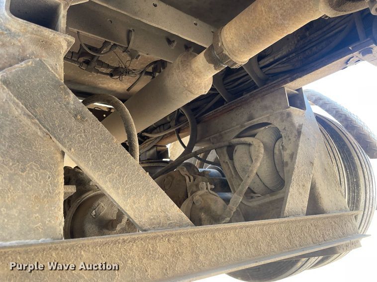 image for item MY9243 2004 Peterbilt 357  semi truck