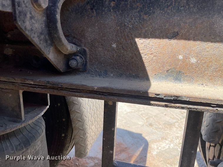 image for item MY9243 2004 Peterbilt 357  semi truck