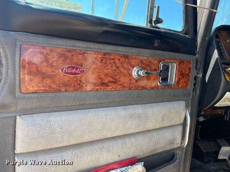 image for item MY9243 2004 Peterbilt 357  semi truck