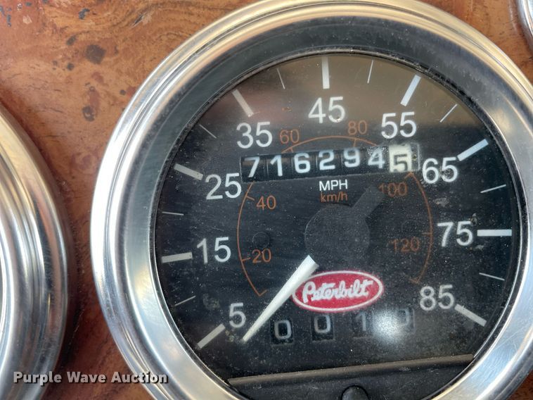 image for item MY9243 2004 Peterbilt 357  semi truck