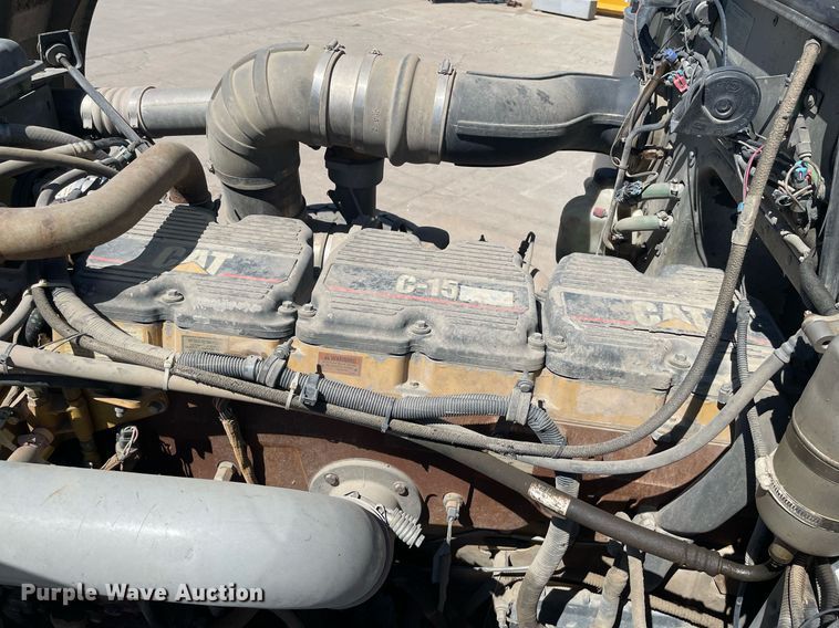 image for item MY9243 2004 Peterbilt 357  semi truck