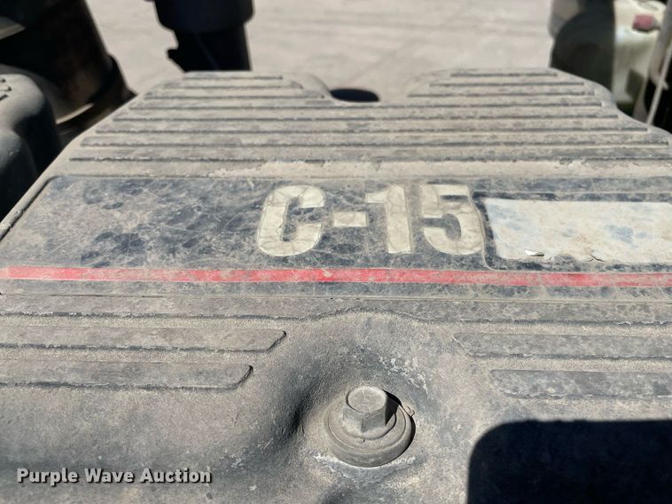 image for item MY9243 2004 Peterbilt 357  semi truck