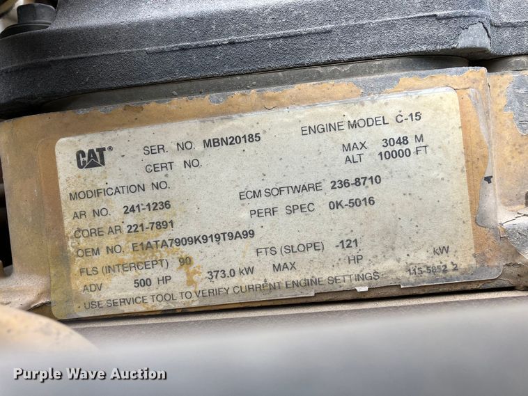 image for item MY9243 2004 Peterbilt 357  semi truck