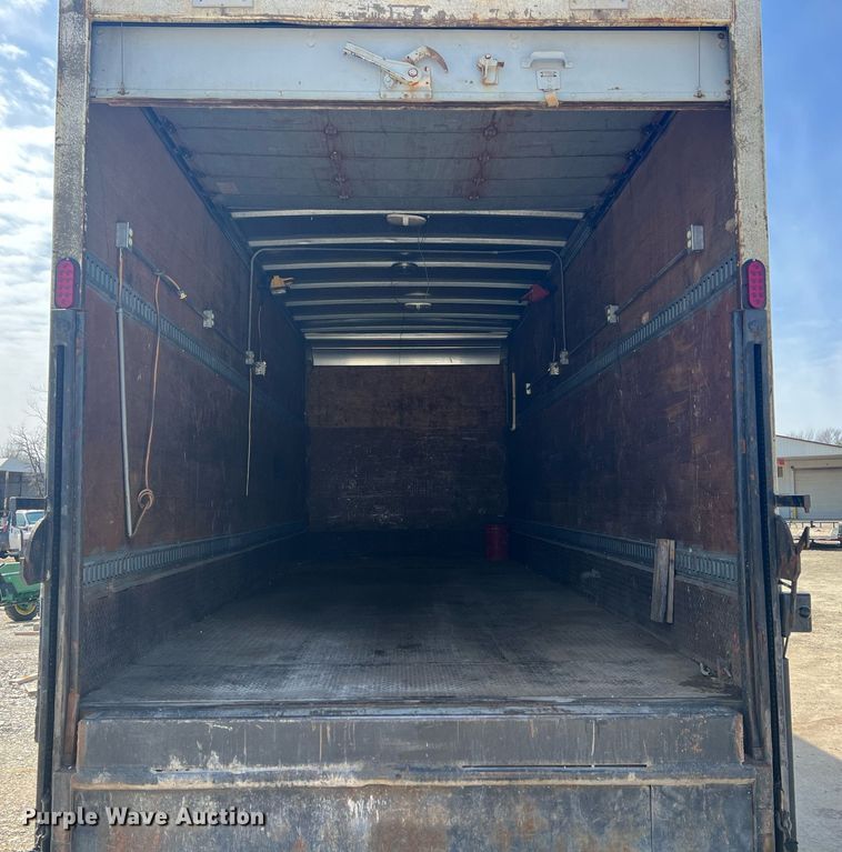 image for item MY9581 1994 International 4700  box truck