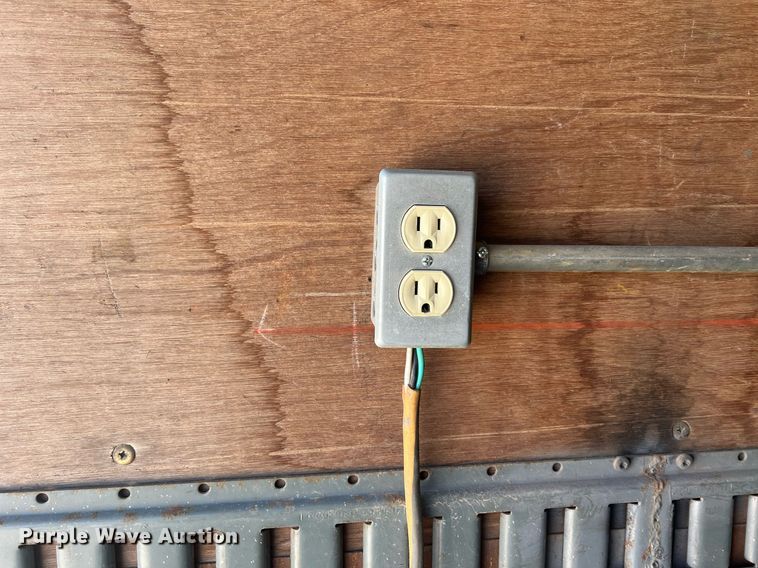 image for item MY9581 1994 International 4700  box truck