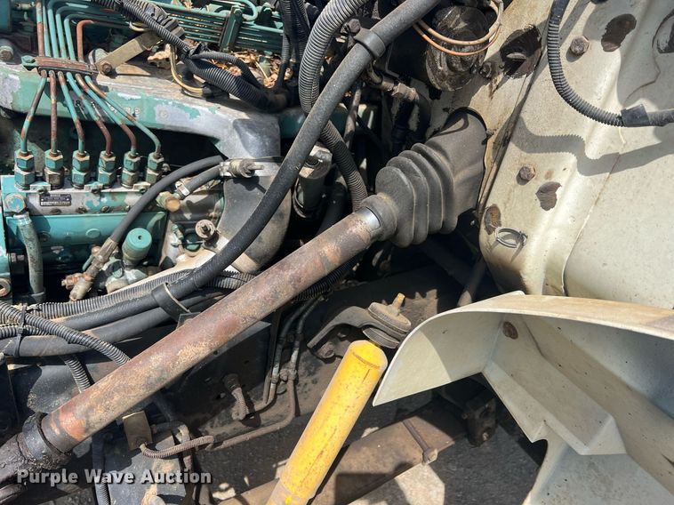 image for item MY9581 1994 International 4700  box truck