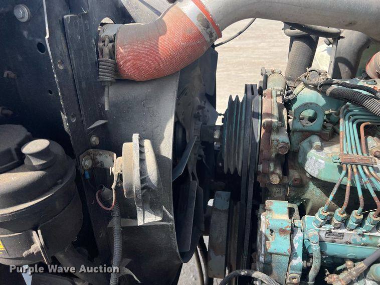 image for item MY9581 1994 International 4700  box truck