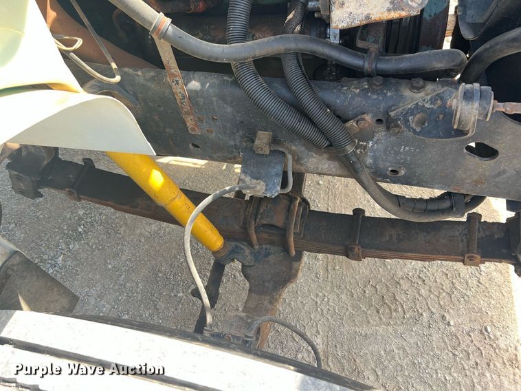 image for item MY9581 1994 International 4700  box truck