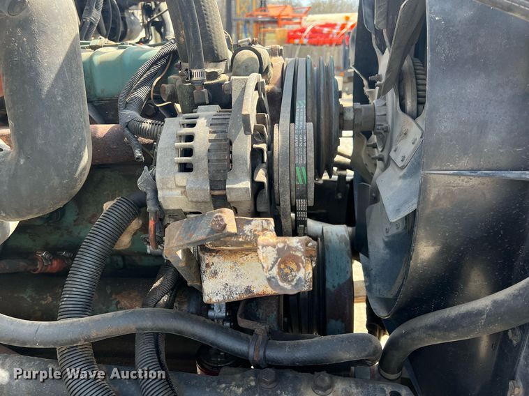 image for item MY9581 1994 International 4700  box truck