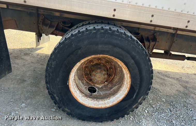 image for item MY9581 1994 International 4700  box truck