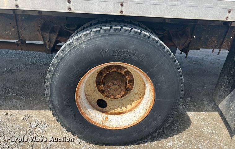 image for item MY9581 1994 International 4700  box truck