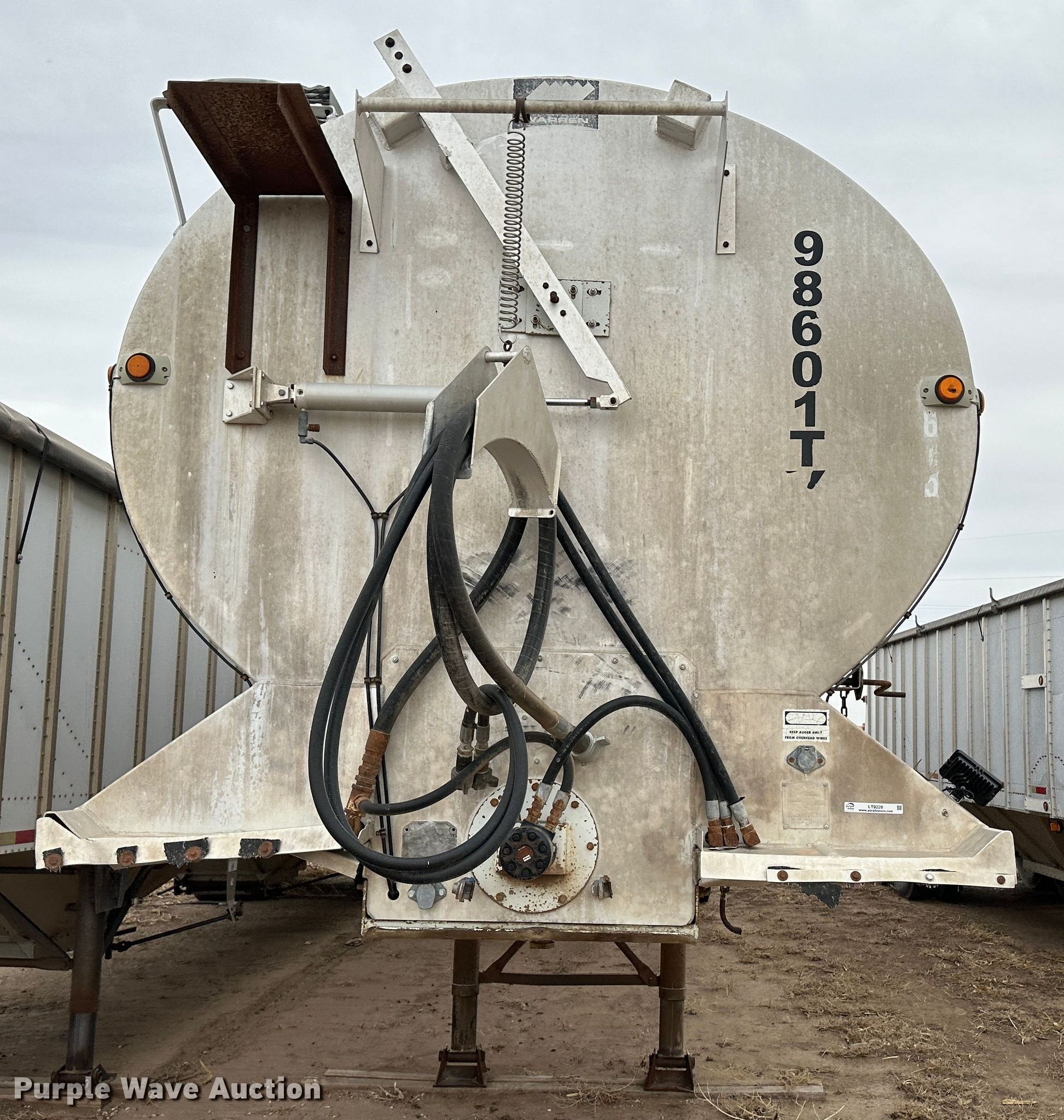 1998 Warren feed delivery trailer in Perryton, TX Item LT9228 sold Purple Wave