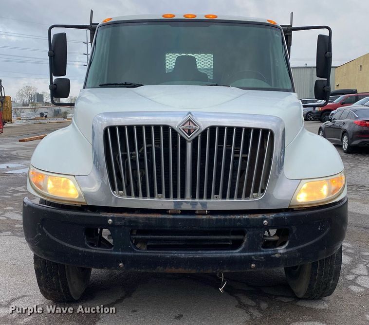 image for item DL7134 2004 International 4300  dump flatbed truck