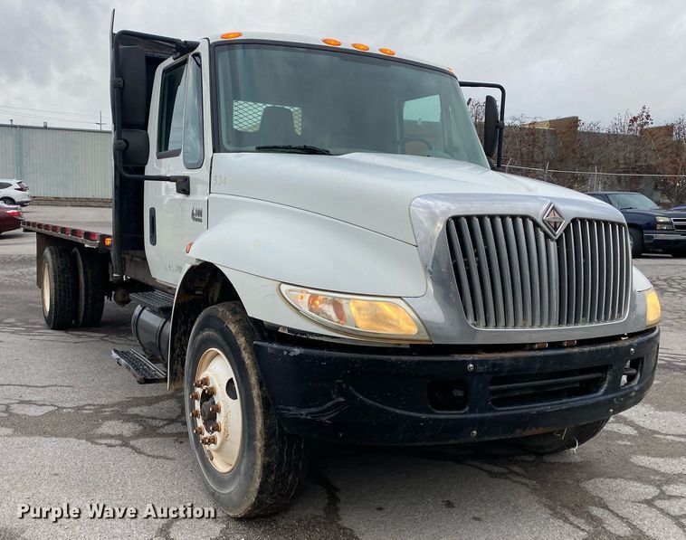 image for item DL7134 2004 International 4300  dump flatbed truck