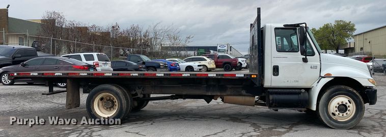 image for item DL7134 2004 International 4300  dump flatbed truck