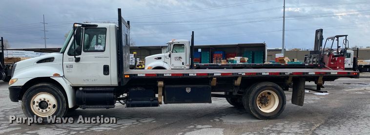 image for item DL7134 2004 International 4300  dump flatbed truck