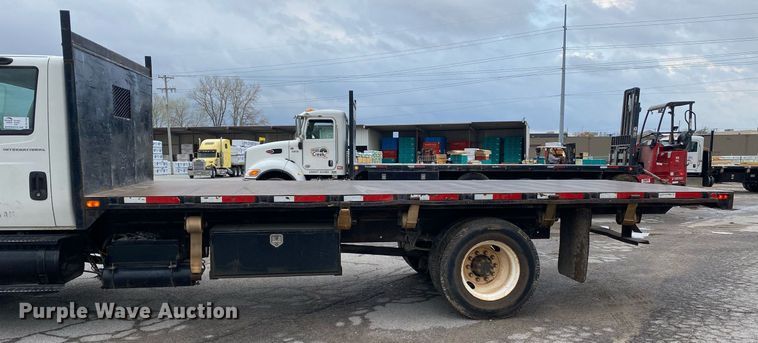 image for item DL7134 2004 International 4300  dump flatbed truck