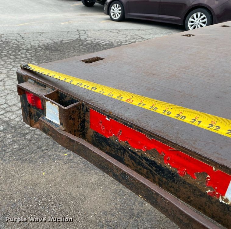 image for item DL7134 2004 International 4300  dump flatbed truck