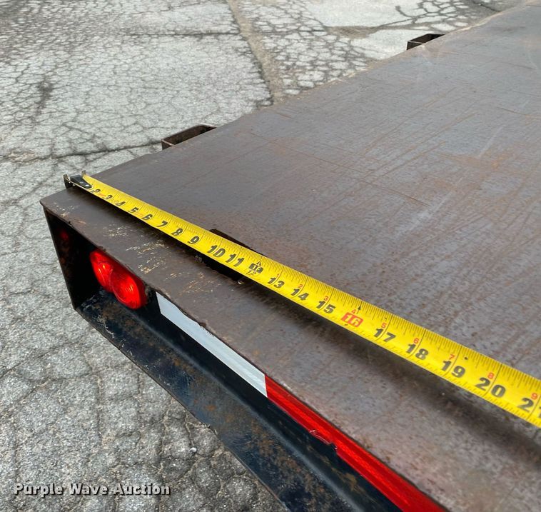 image for item DL7134 2004 International 4300  dump flatbed truck