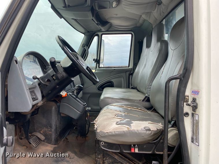 image for item DL7134 2004 International 4300  dump flatbed truck