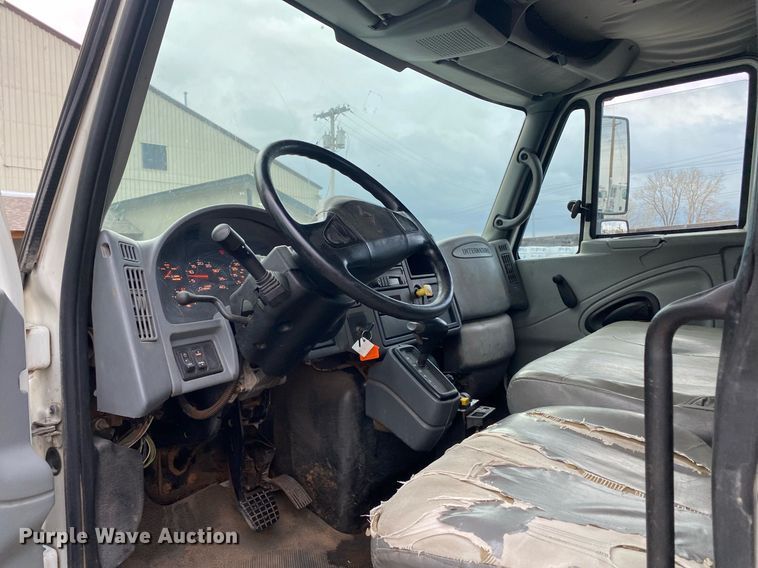 image for item DL7134 2004 International 4300  dump flatbed truck