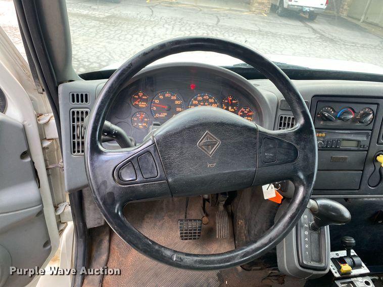 image for item DL7134 2004 International 4300  dump flatbed truck