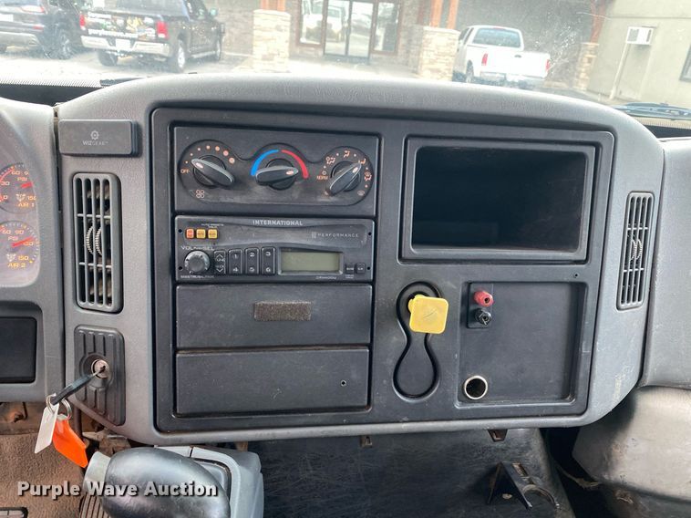 image for item DL7134 2004 International 4300  dump flatbed truck