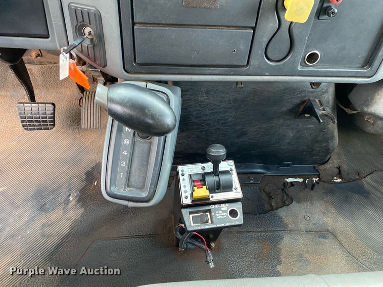 image for item DL7134 2004 International 4300  dump flatbed truck