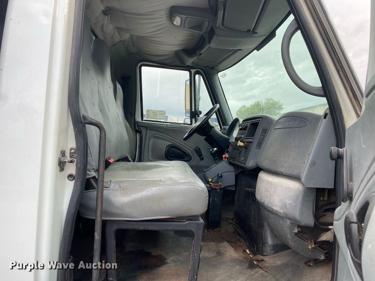 image for item DL7134 2004 International 4300  dump flatbed truck