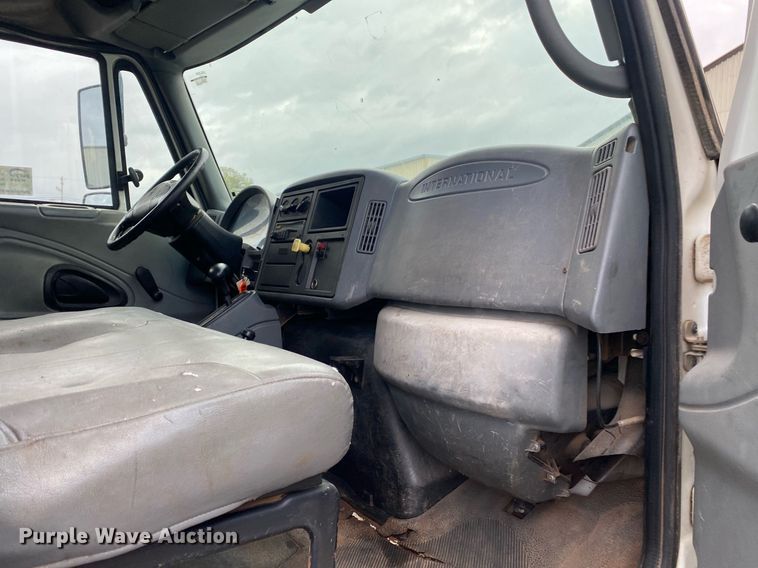 image for item DL7134 2004 International 4300  dump flatbed truck