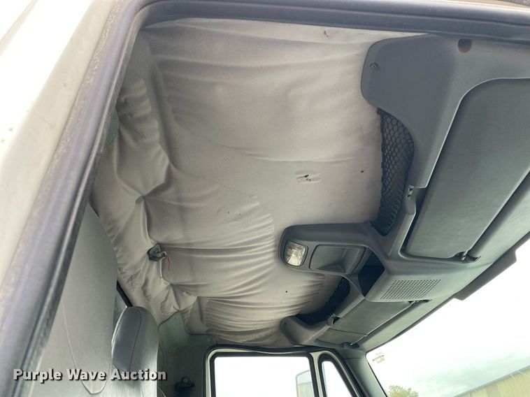 image for item DL7134 2004 International 4300  dump flatbed truck