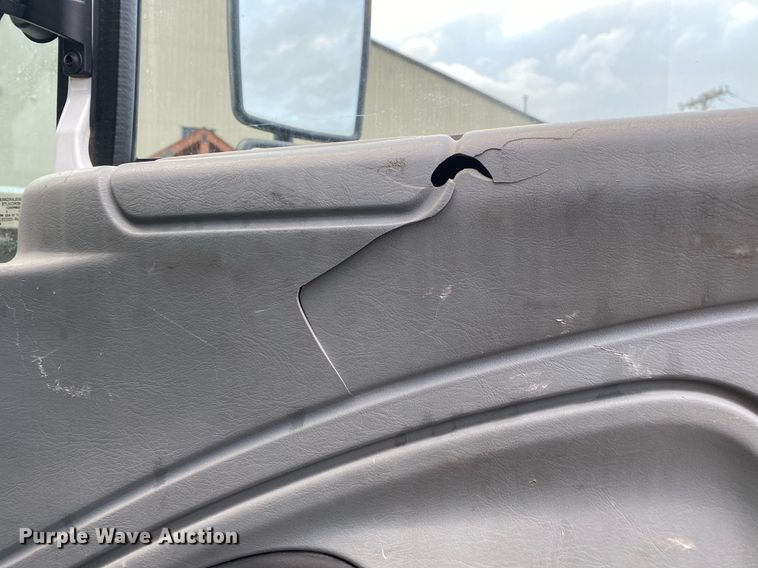 image for item DL7134 2004 International 4300  dump flatbed truck