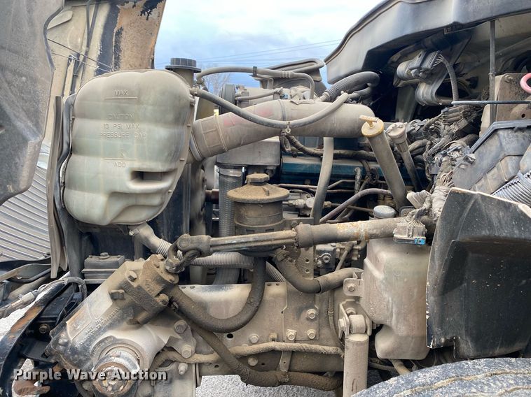 image for item DL7134 2004 International 4300  dump flatbed truck