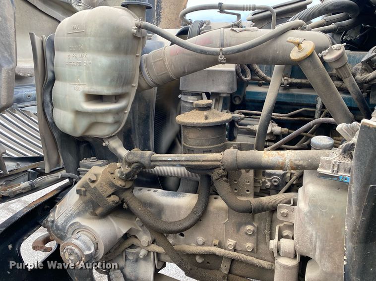 image for item DL7134 2004 International 4300  dump flatbed truck