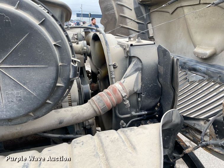 image for item DL7134 2004 International 4300  dump flatbed truck