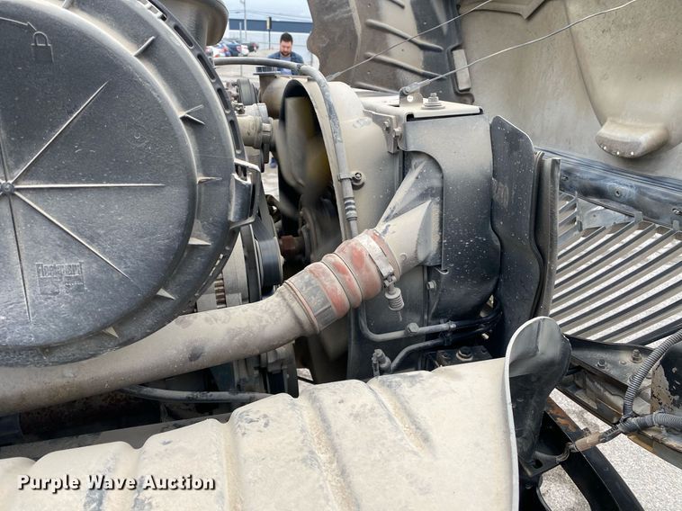 image for item DL7134 2004 International 4300  dump flatbed truck