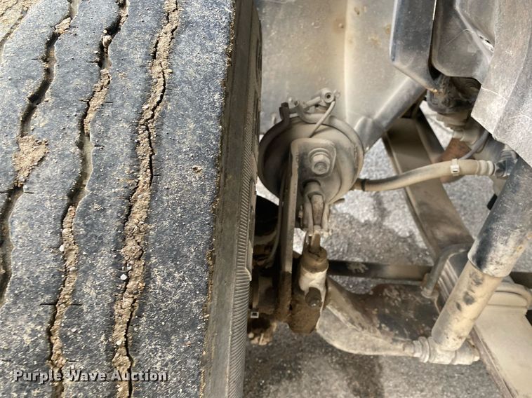 image for item DL7134 2004 International 4300  dump flatbed truck