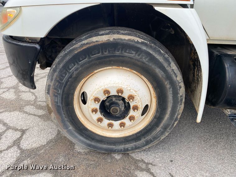 image for item DL7134 2004 International 4300  dump flatbed truck