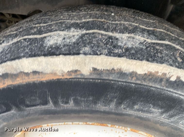 image for item DL7134 2004 International 4300  dump flatbed truck