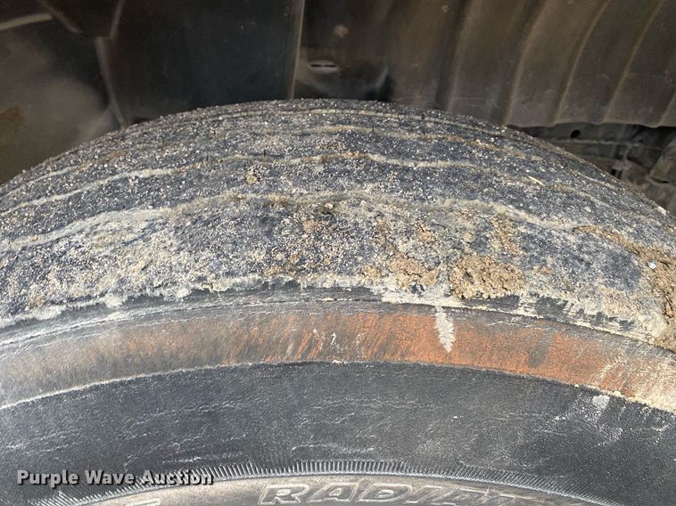 image for item DL7134 2004 International 4300  dump flatbed truck