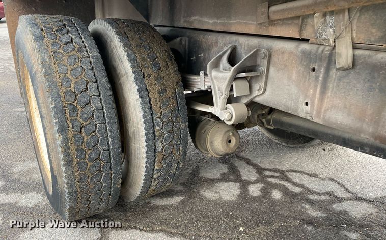 image for item DL7134 2004 International 4300  dump flatbed truck