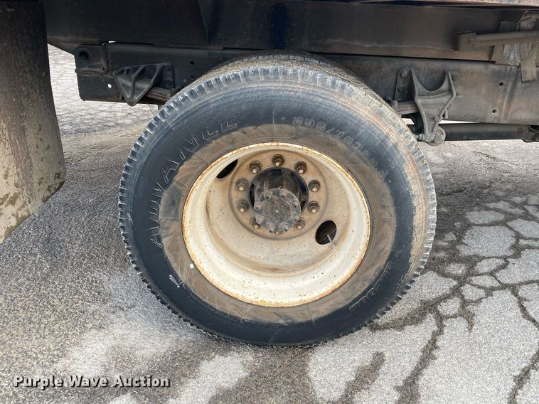 image for item DL7134 2004 International 4300  dump flatbed truck