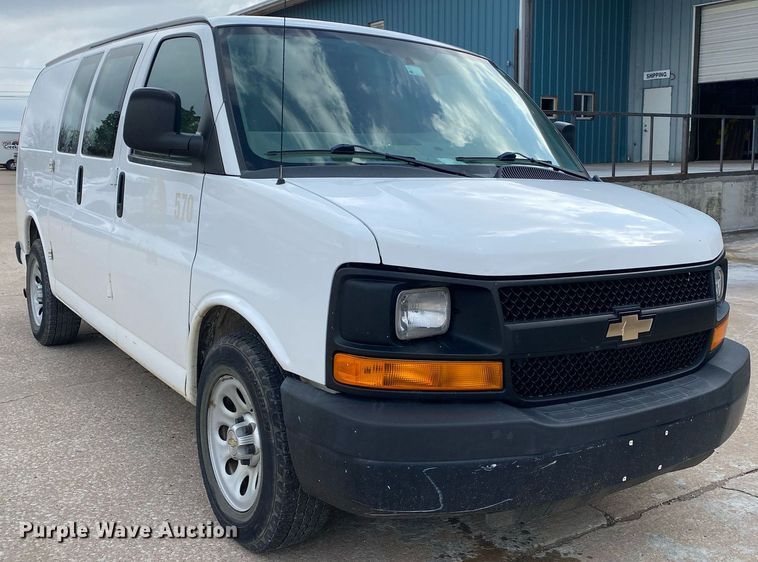 image for item DL7137 2013 Chevrolet Express 1500  van